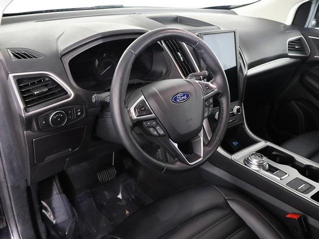 Photo of 2022 Agate Black Metallic Ford Edge