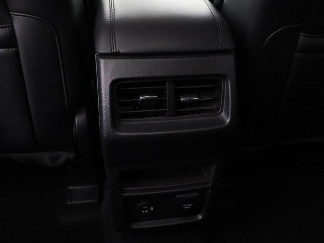 Photo of 2022 Agate Black Metallic Ford Edge
