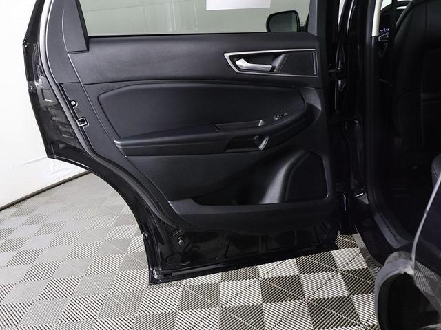 Photo of 2022 Agate Black Metallic Ford Edge