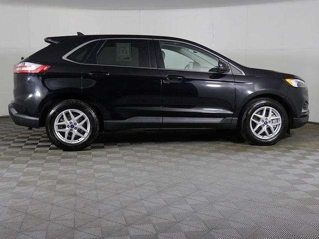 Photo of 2022 Agate Black Metallic Ford Edge