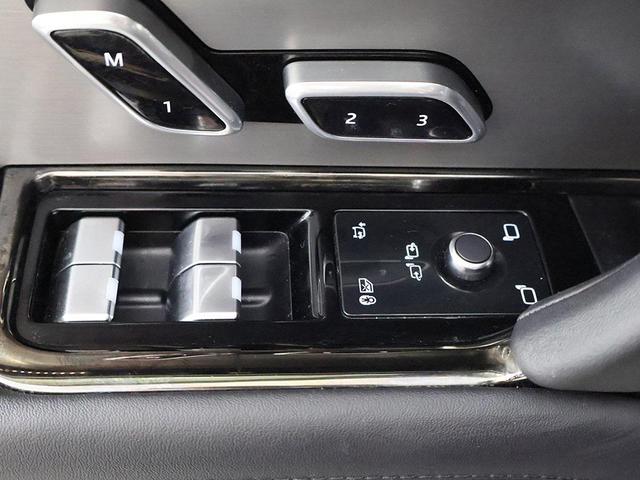 Photo of 2023 Gray Land Rover Range Rover Sport