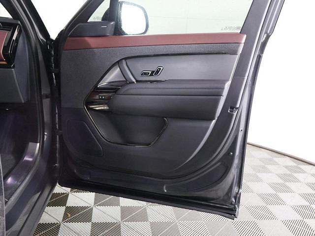 Photo of 2023 Gray Land Rover Range Rover Sport