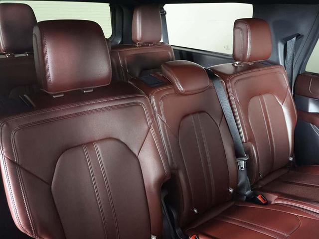 Photo of 2024 Black Metallic Ford Expedition Max