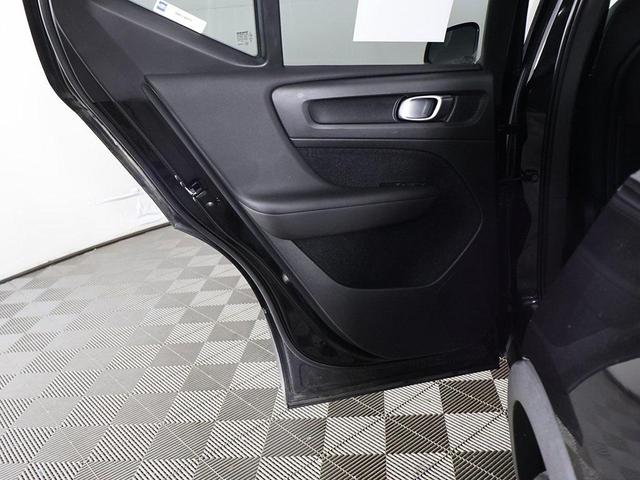 Photo of 2020 Onyx Black Metallic Volvo XC40
