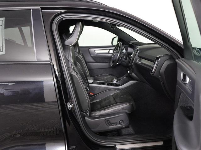 Photo of 2020 Onyx Black Metallic Volvo XC40