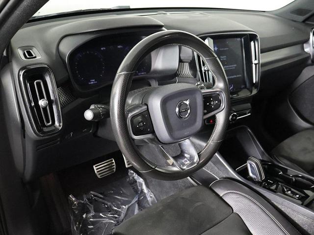 Photo of 2020 Onyx Black Metallic Volvo XC40