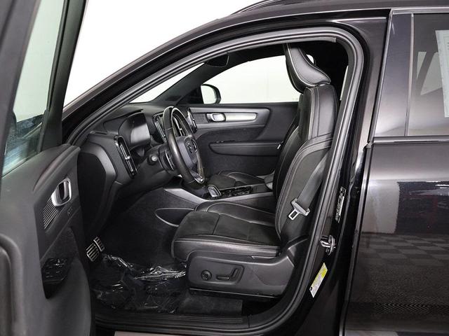 Photo of 2020 Onyx Black Metallic Volvo XC40