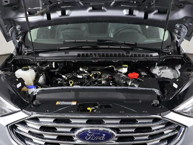 Photo of 2022 Iconic Silver Metallic Ford Edge