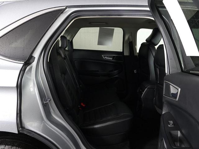 Photo of 2022 Iconic Silver Metallic Ford Edge