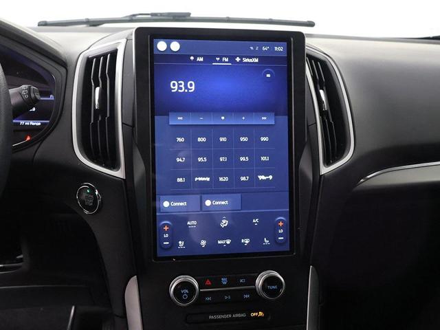 Photo of 2022 Iconic Silver Metallic Ford Edge