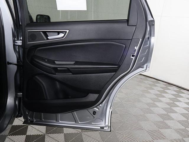 Photo of 2022 Iconic Silver Metallic Ford Edge