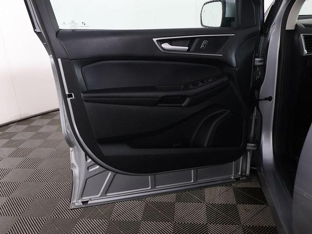 Photo of 2022 Iconic Silver Metallic Ford Edge