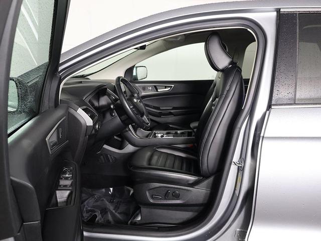 Photo of 2022 Iconic Silver Metallic Ford Edge