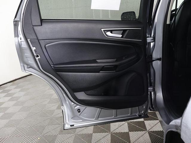Photo of 2022 Iconic Silver Metallic Ford Edge