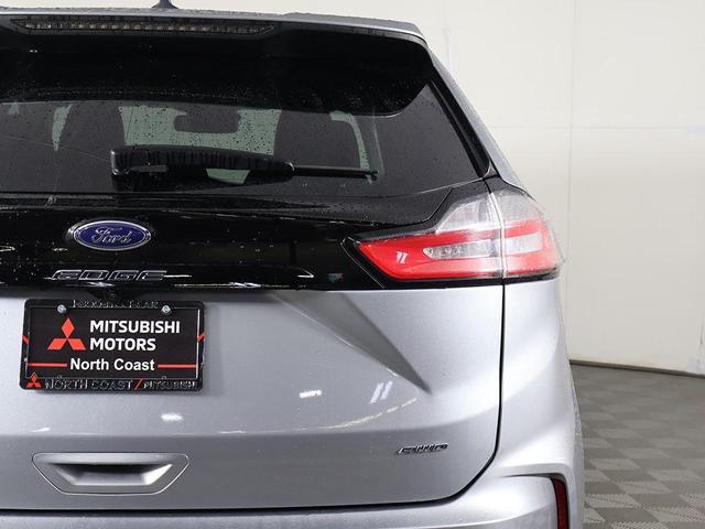 Photo of 2022 Iconic Silver Metallic Ford Edge