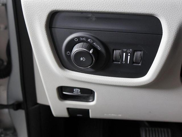 Photo of 2022 Silver Zynith Jeep Grand Cherokee L