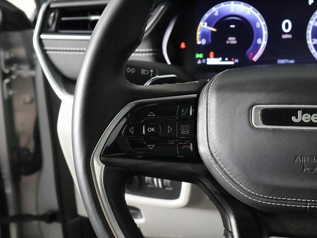 Photo of 2022 Silver Zynith Jeep Grand Cherokee L