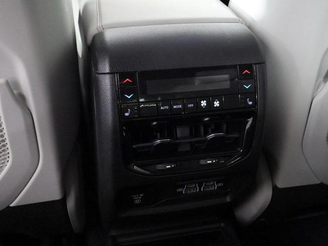 Photo of 2022 Silver Zynith Jeep Grand Cherokee L
