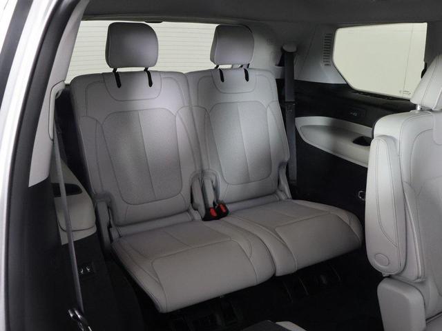 Photo of 2022 Silver Zynith Jeep Grand Cherokee L