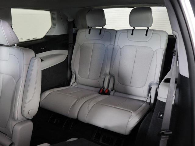 Photo of 2022 Silver Zynith Jeep Grand Cherokee L