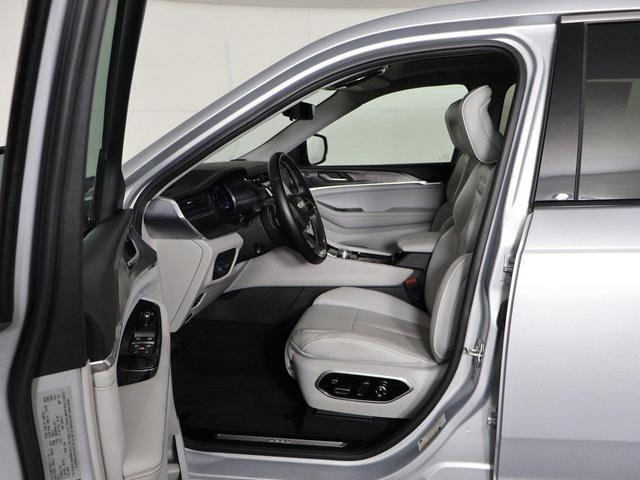 Photo of 2022 Silver Zynith Jeep Grand Cherokee L