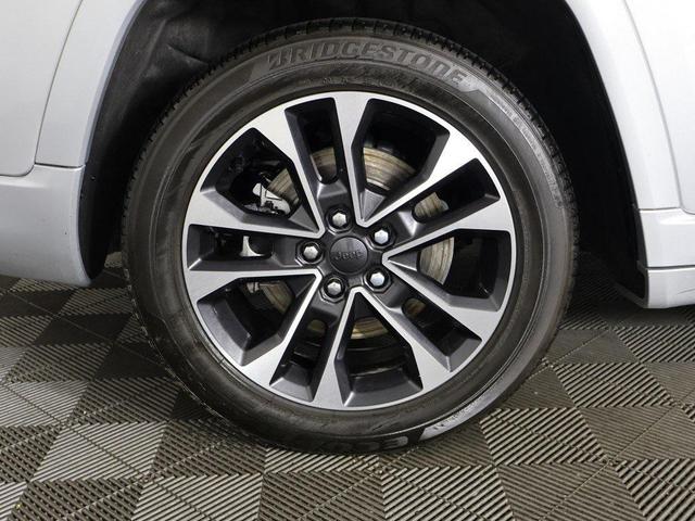 Photo of 2022 Silver Zynith Jeep Grand Cherokee L