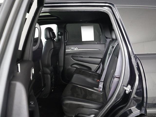 Photo of 2019 Diamond Black Crystal Pearlcoat Jeep Grand Cherokee