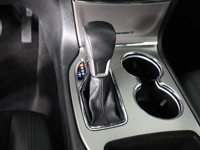 Photo of 2019 Diamond Black Crystal Pearlcoat Jeep Grand Cherokee