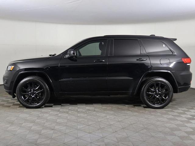 Photo of 2019 Diamond Black Crystal Pearlcoat Jeep Grand Cherokee