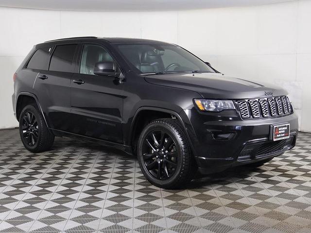 Photo of 2019 Diamond Black Crystal Pearlcoat Jeep Grand Cherokee