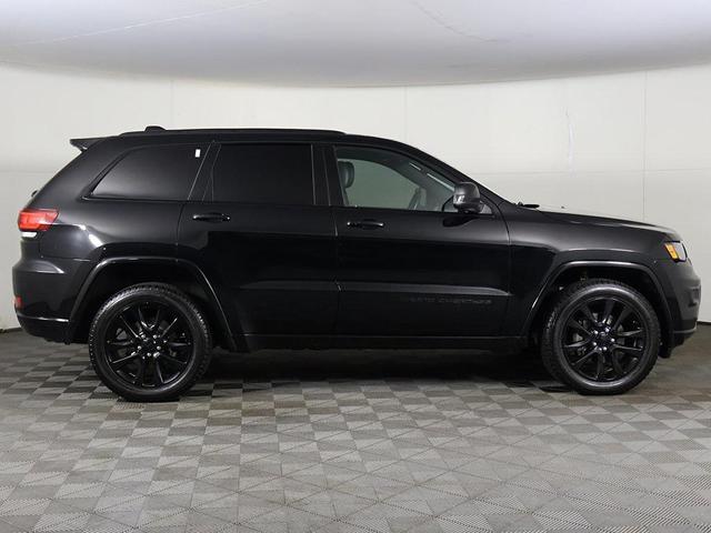 Photo of 2019 Diamond Black Crystal Pearlcoat Jeep Grand Cherokee