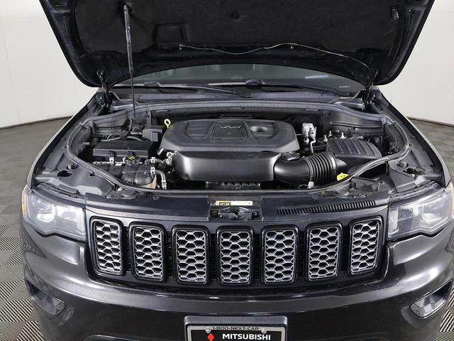 Photo of 2019 Diamond Black Crystal Pearlcoat Jeep Grand Cherokee