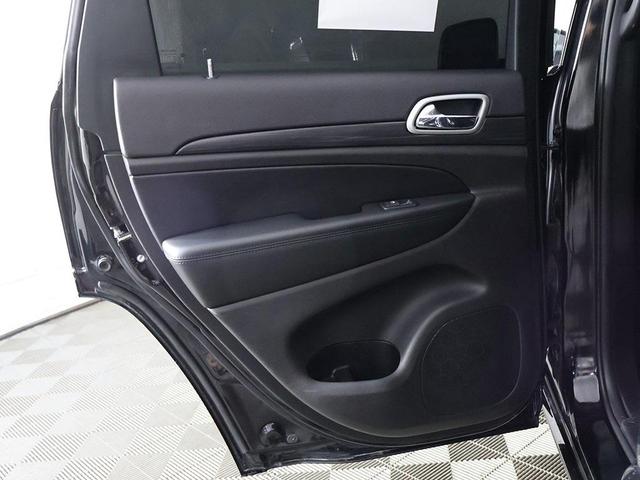 Photo of 2019 Diamond Black Crystal Pearlcoat Jeep Grand Cherokee