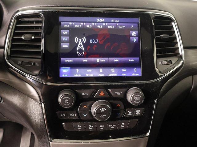 Photo of 2019 Diamond Black Crystal Pearlcoat Jeep Grand Cherokee