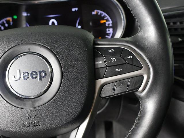 Photo of 2019 Diamond Black Crystal Pearlcoat Jeep Grand Cherokee