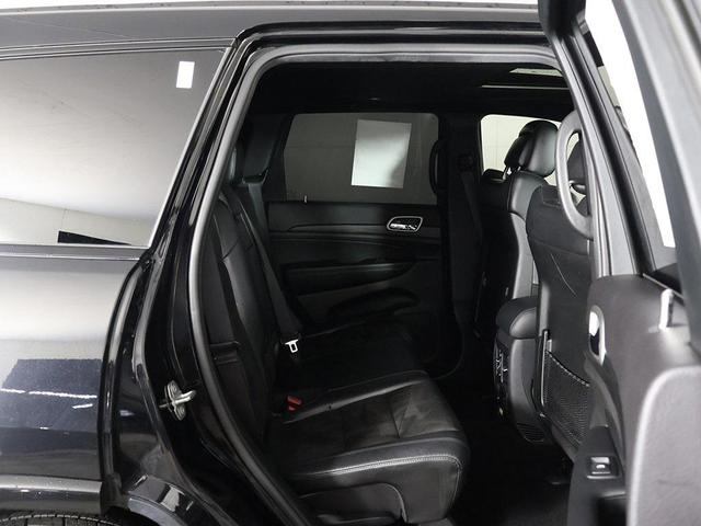 Photo of 2019 Diamond Black Crystal Pearlcoat Jeep Grand Cherokee