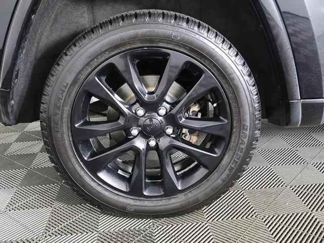 Photo of 2019 Diamond Black Crystal Pearlcoat Jeep Grand Cherokee