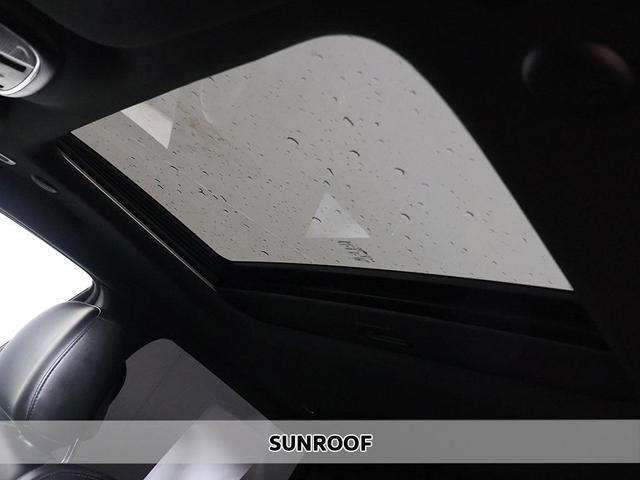 Photo of 2019 Diamond Black Crystal Pearlcoat Jeep Grand Cherokee