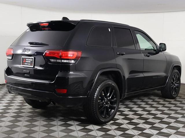 Photo of 2019 Diamond Black Crystal Pearlcoat Jeep Grand Cherokee