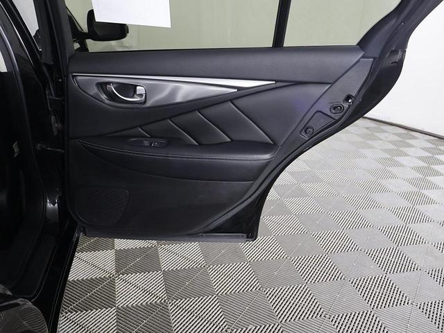 Photo of 2016 Black INFINITI Q50