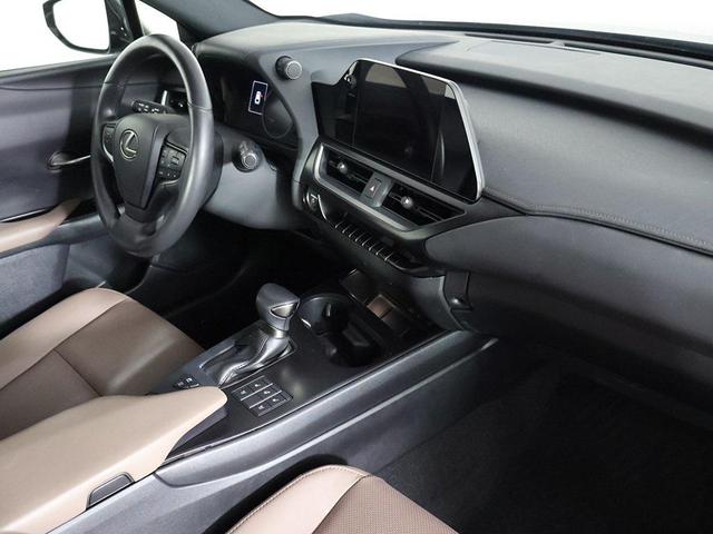 Photo of 2023 Cloudburst Gray Lexus UX 250h