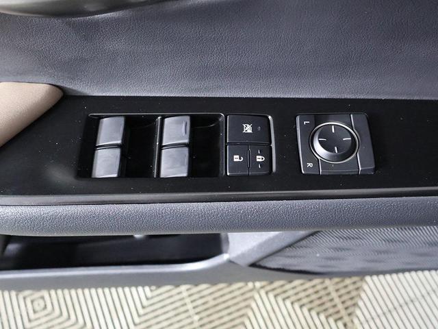 Photo of 2023 Cloudburst Gray Lexus UX 250h