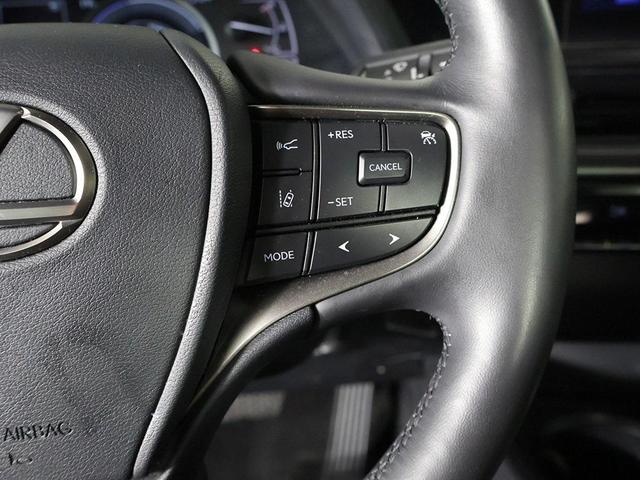 Photo of 2023 Cloudburst Gray Lexus UX 250h