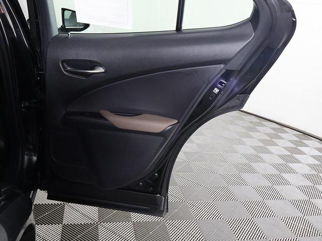 Photo of 2023 Cloudburst Gray Lexus UX 250h