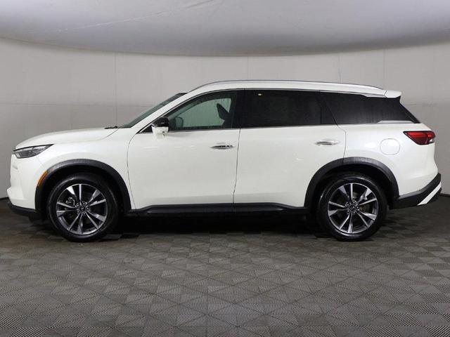 Photo of 2024 Majestic White INFINITI QX60