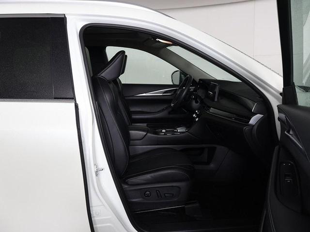 Photo of 2024 Majestic White INFINITI QX60