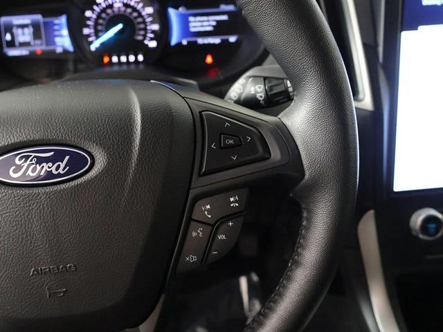 Photo of 2022 Silver Metallic Ford Edge