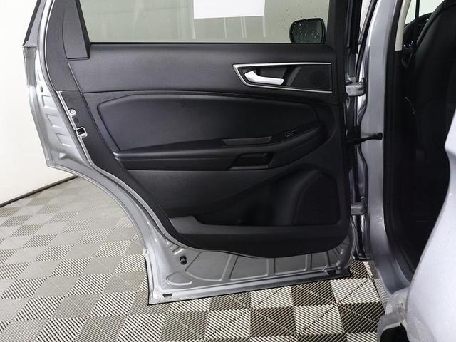 Photo of 2022 Silver Metallic Ford Edge