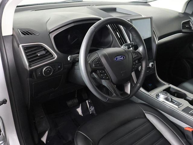 Photo of 2022 Silver Metallic Ford Edge