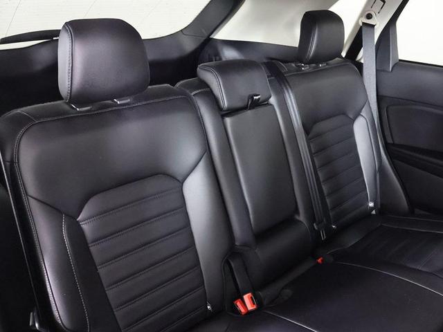 Photo of 2022 Silver Metallic Ford Edge